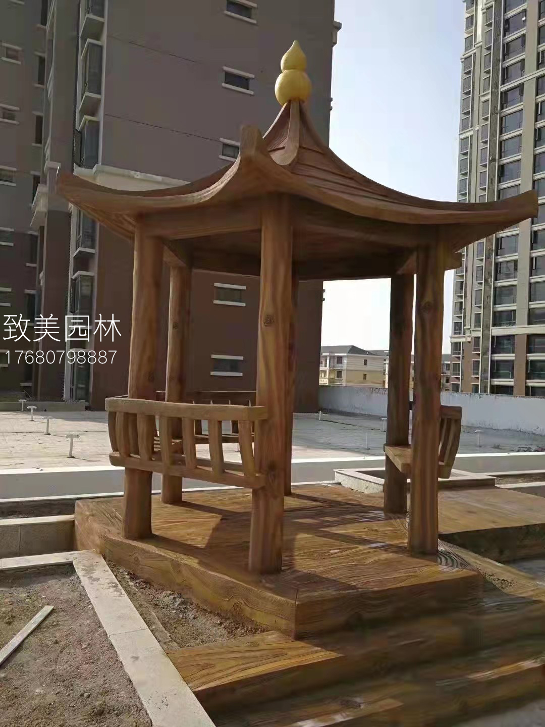 小区仿木纹围栏和凉亭