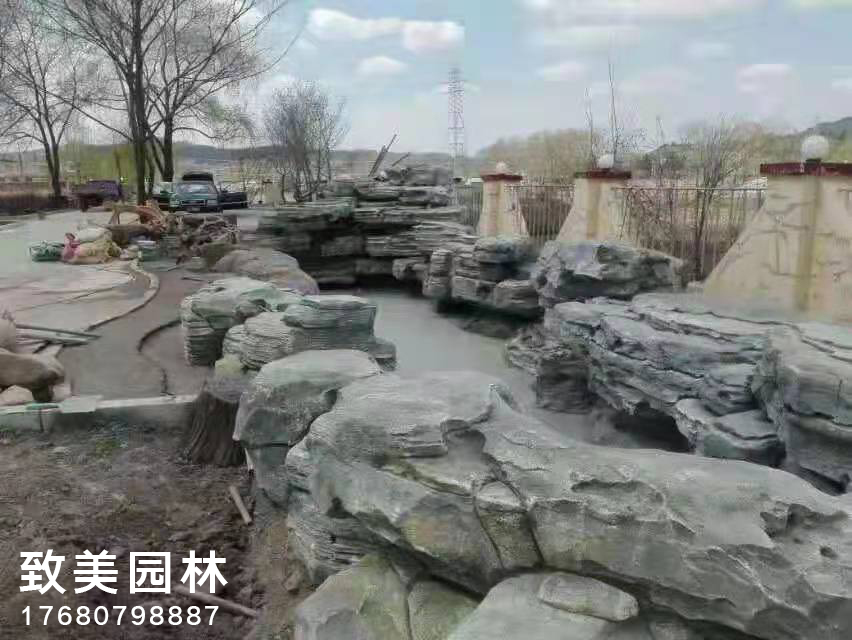 水泥假山流水小河景观图